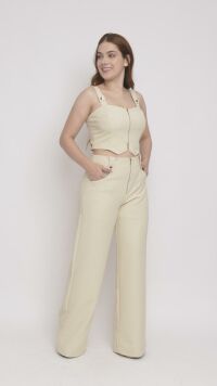 Imagem adicional 0 do item Conjunto Bege Sofisticado com Calça Reta e Cropped - Elegância e Conforto para Looks Versáteis