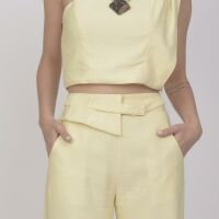 Imagem adicional 1 do item Conjunto de Alfaiataria Calça Reta e Cropped Assimétrico de um ombro só - Amarelo Manteiga