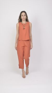 Imagem adicional 0 do item Conjunto de Alfaiataria Elegante com Calça Cropped Slim e Regata Sofisticada - Terracota