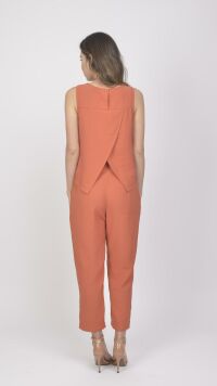 Imagem adicional 1 do item Conjunto de Alfaiataria Elegante com Calça Cropped Slim e Regata Sofisticada - Terracota