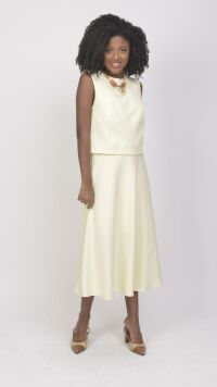Imagem adicional 4 do item Conjunto de Alfaiataria com Saia Evasê e Cropped Lara Cross Time - Elegância e Estilo - Amarelo Manteiga