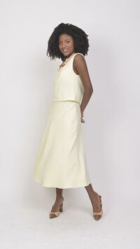 Imagem adicional 5 do item Conjunto de Alfaiataria com Saia Evasê e Cropped Lara Cross Time - Elegância e Estilo - Amarelo Manteiga