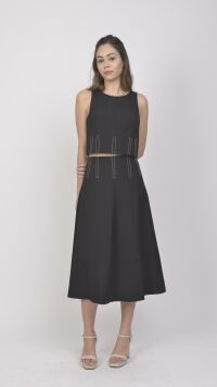 Imagem adicional 2 do item Conjunto Catarina – Saia Longa e Cropped de Alfaiataria com Pesponto | Look Elegante em Preto
