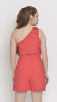 Imagem adicional 3 do item Conjunto Vermelho de Shorts Saia e Cropped com Ombro Assimétrico - Estilo e Conforto