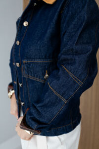 Imagem adicional 4 do item Jaqueta Essence Raw Denim – Autenticidade e Estilo em Cada Detalhe