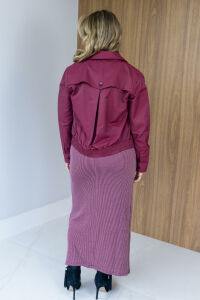 Imagem adicional 4 do item Jaqueta Feminina Chiara - Marsala - com Botões de Efeito Amadeirado e Detalhe nas Costas