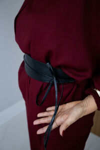 Imagem adicional 4 do item Kimono Isadora em Viscolinho - Vinho - Leveza, Estilo e Versatilidade para Todas as Ocasiões