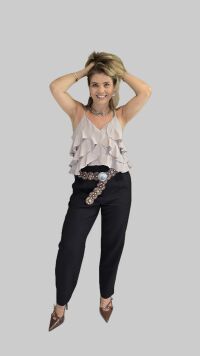 Imagem adicional 0 do item Regata Ísis Areia em Crepe com Babado Boho Chic – Alças Finas com Regulagem, Elegância e Versatilidade