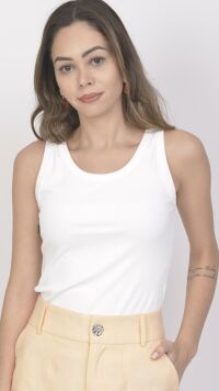 Imagem adicional 2 do item Regata Canelada Branca com Alças Largas - Conforto e Estilo para Todo o Dia