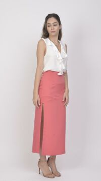 Imagem adicional 2 do item Regata Branca com Decote em V e Babado - Elegância e Frescor para Dias Quentes