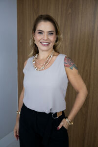 Imagem adicional 1 do item Regata Feminina em Crepe – Mocha - Leveza e Sofisticação para o Dia a Dia