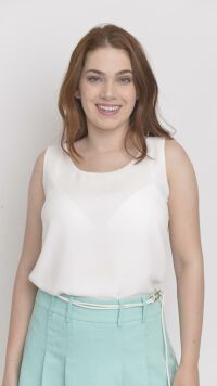 Imagem adicional 0 do item Regata Feminina Branca em Crepe com Decote U - Versátil e Elegante