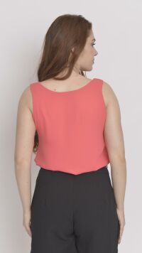 Imagem adicional 5 do item Regata Feminina Coral em Crepe com Decote U - Versátil e Elegante