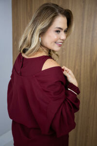 Imagem adicional 3 do item Regata Isadora em Viscolinho - Marsala - Elegância Natural para o Dia a Dia