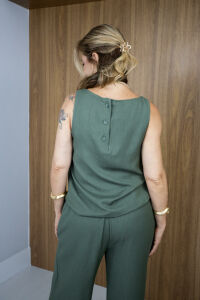 Imagem adicional 3 do item Regata Isadora em Viscolinho - Verde - Elegância Natural para o Dia a Dia