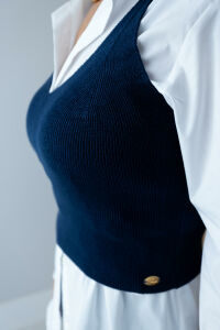 Imagem adicional 2 do item Regata Nina Tricot - Azul Marinho - Básica com Estilo e Toque Sofisticado