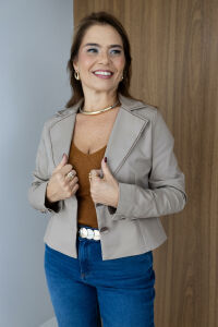 Imagem adicional 0 do item Regata Nina Tricot - Caqui - Básica com Estilo e Toque Sofisticado