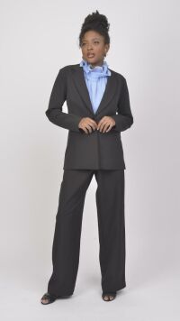 Imagem adicional 3 do item Regata Azul em Crepe com Gola Plissada - Elegância e Leveza para Seu Look