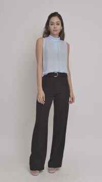 Imagem adicional 0 do item Regata Azul em Crepe com Gola Refinada e Detalhe de Laço - Elegância e Versatilidade