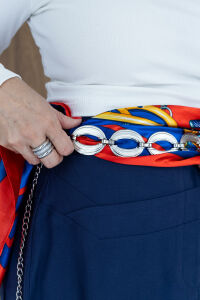Imagem adicional 5 do item Saia Brendah Midi - Azul Marinho - com Elástico na Cintura – Versátil e Confortável