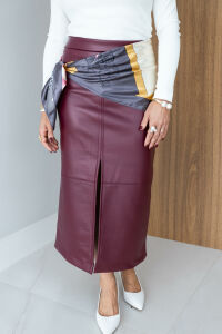 Imagem adicional 2 do item Saia Estela Midi - Marsala - Sustentabilidade e Elegância em Cada Detalhe
