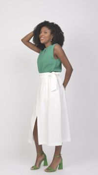 Imagem adicional 1 do item Saia Branca Midi com Fenda Frontal e Cinto: Elegância, Sensualidade e Conforto para Diversas Ocasiões