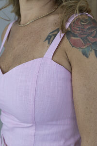 Imagem adicional 2 do item Top Cropped Feminino Lúmen - Rosa - com Decote Coração e Alça Regulável