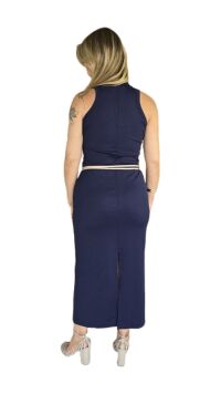Imagem adicional 3 do item Vestido Azul Marinho de Malha Poliamida Canelada com Decote U e Fenda - Conforto e Estilo para Todas as Estações