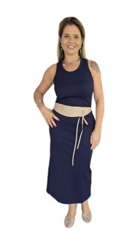 Imagem adicional 0 do item Vestido Azul Marinho de Malha Poliamida Canelada com Decote U e Fenda - Conforto e Estilo para Todas as Estações