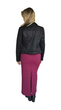 Imagem adicional 3 do item Vestido Marsala de Malha Poliamida Canelada com Decote U e Fenda - Conforto e Estilo para Todas as Estações