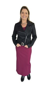 Imagem adicional 4 do item Vestido Marsala de Malha Poliamida Canelada com Decote U e Fenda - Conforto e Estilo para Todas as Estações