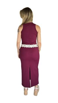Imagem adicional 0 do item Vestido Marsala de Malha Poliamida Canelada com Decote U e Fenda - Conforto e Estilo para Todas as Estações