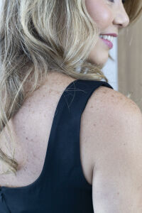 Imagem adicional 7 do item Vestido Longo Noite de Verão - Preto - Elegância Descomplicada com Alças Largas e Zíper Discreto