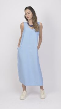 Imagem adicional 3 do item Vestido Longo de Alfaiataria Azul com Corte Solto e Detalhes Refinados - Conforto para Diversas Ocasiões