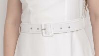 Imagem adicional 4 do item Vestido Midi de Alfaiataria Branco com Alça Assimétrica e Corpete Estilo Princesa - Estilo Moderno e Glamouroso