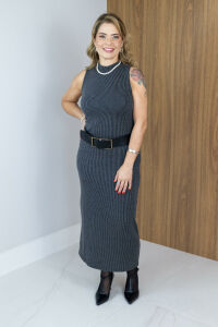 Imagem adicional 1 do item Vestido Natalia Lines - Preto - Minimalismo Sofisticado com Toque Moderno