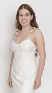 Imagem adicional 5 do item Vestido de Alfaiataria Branco com Alças de Corda e Fenda Lateral - Design Contemporâneo