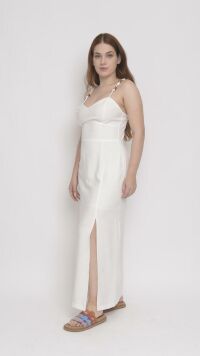 Imagem adicional 2 do item Vestido de Alfaiataria Branco com Alças de Corda e Fenda Lateral - Design Contemporâneo