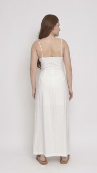 Imagem adicional 4 do item Vestido de Alfaiataria Branco com Alças de Corda e Fenda Lateral - Design Contemporâneo