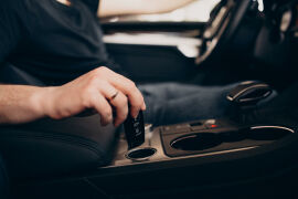 Imagem da notícia Como tirar a chave da ignição do carro? A chave travou no volante, e agora? Chaveiro de Rio Preto 24h explica