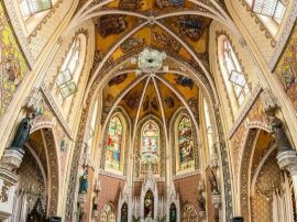 Imagem da notícia Fotógrafo cria imagens panorâmicas que mostram o interior luxuoso dessas 10 igrejas