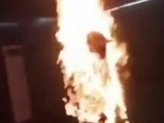 Imagem da notícia Homem coloca fogo em si próprio dentro de estação de metrô de SP e testemunhas se desesperam: “O fogo foi assustador”