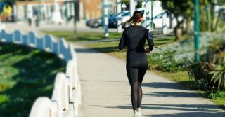 Imagem da notícia Estudo mostra que caminhar rapidamente pode queimar quase a mesma quantidade de calorias do que correr