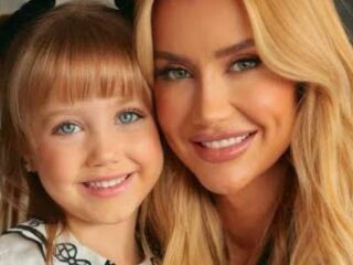 Imagem da notícia Ana Paula Siebert afirma que continuará mostrando a filha Vicky na web: “Seria como viver em uma prisão”