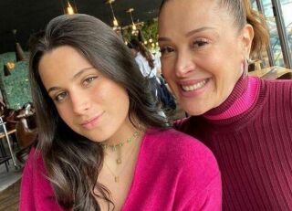 Imagem da notícia Claudia Raia conta que organizou a primeira vez da filha Sophia: “Ela pediu”