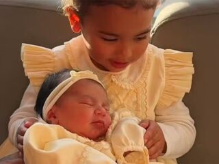 Imagem da notícia Bruna Biancardi compartilha vídeo emocionante do primeiro encontro entre Mavie e a recém-nascida Mel, filha com Neymar