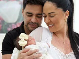 Imagem da notícia Zezé Di Camargo manda avião para buscar Graciele Lacerda e Clara após pesadelo: "Falou para eu vir"