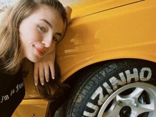Imagem da notícia Fefê Schneider, atriz do filme de Mamonas Assassinas, revela experiências sobrenaturais nas gravações