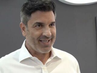 Imagem da notícia Edu Guedes parabeniza a filha por desempenho acadêmico e emociona seguidores com mensagem sobre superação pessoal