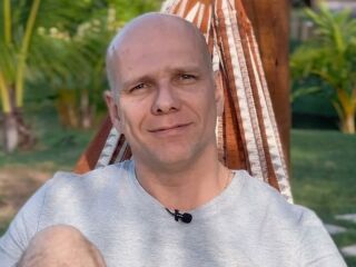 Imagem da notícia Fernando Scherer revela luta contra vício e depressão e relata que não nada desde sua aposentadoria em 2007